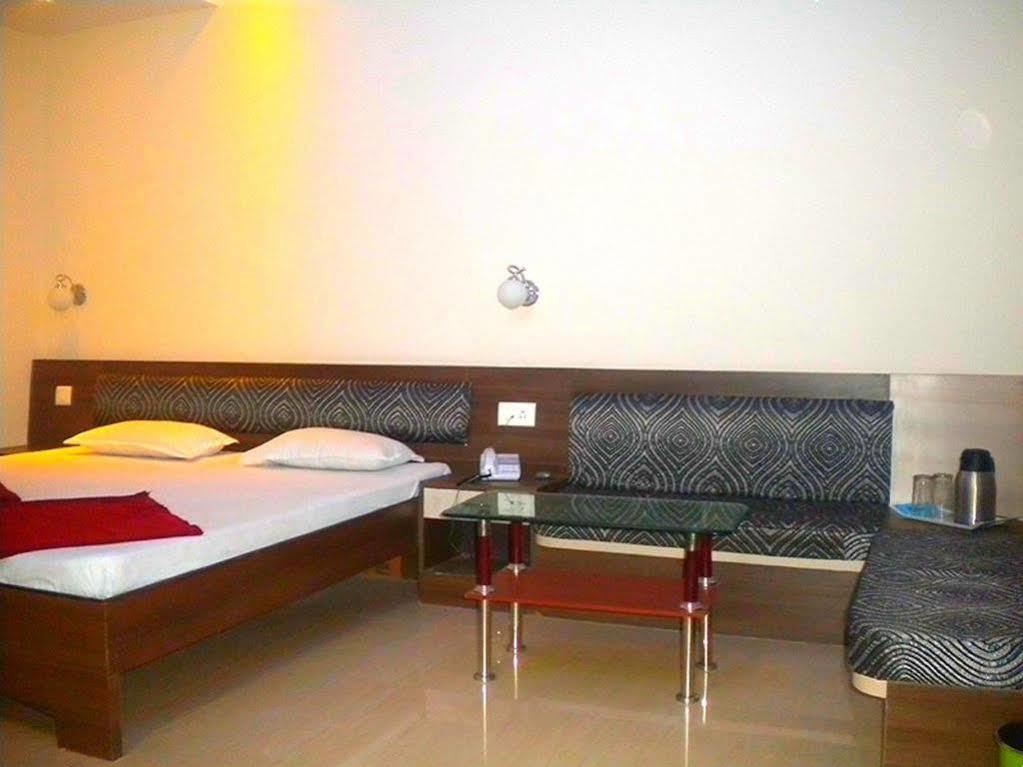 Hotel Sagar Castle Ratlam Exterior photo